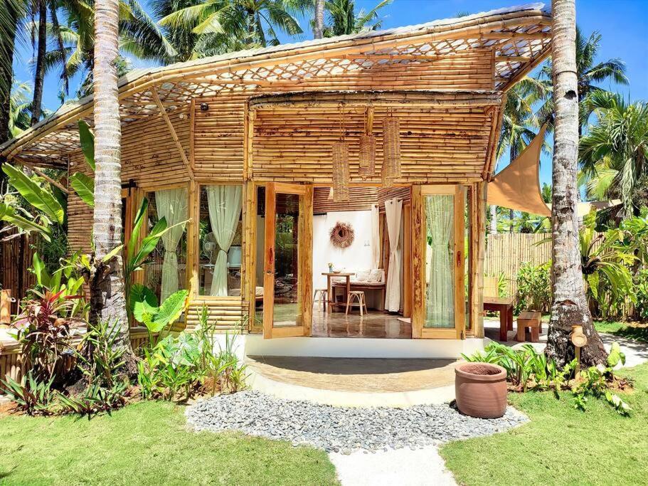 The Bamboo Houses - Tropical Garden & Empty Beach General Luna  Buitenkant foto