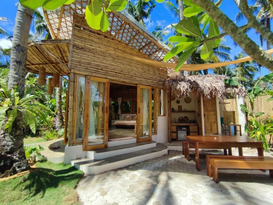 The Bamboo Houses - Tropical Garden & Empty Beach General Luna  Buitenkant foto
