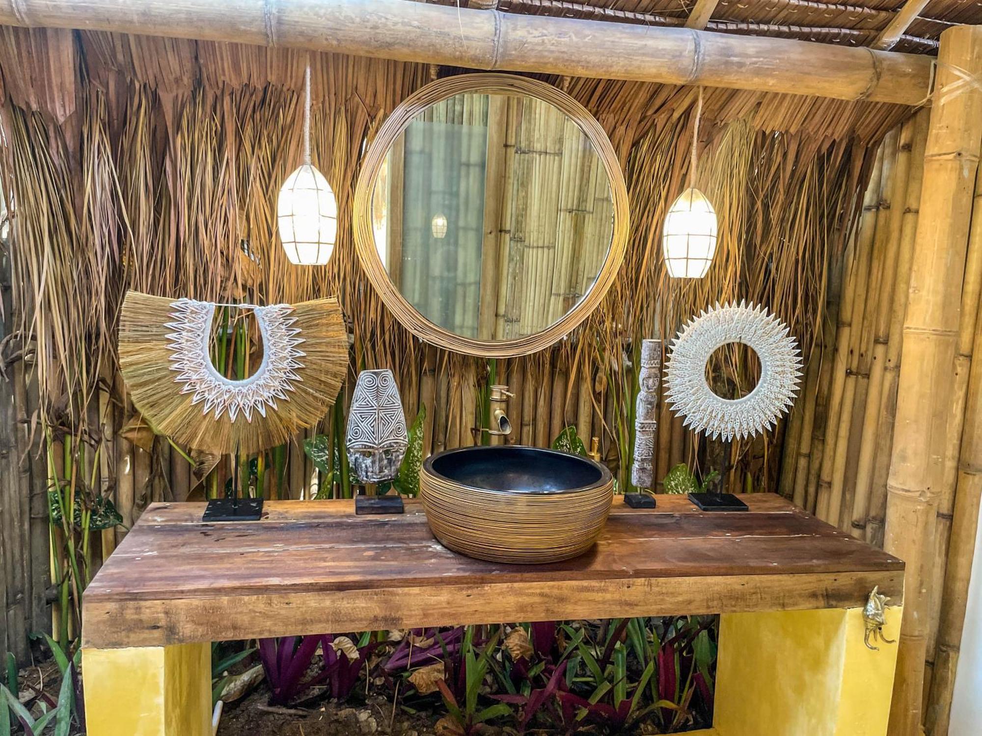 The Bamboo Houses - Tropical Garden & Empty Beach General Luna  Buitenkant foto